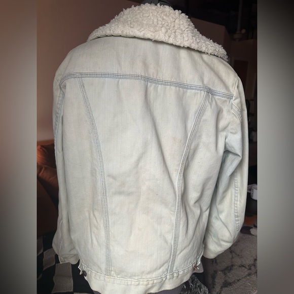 Vintage Wrangler Jacket, pale blue denim wash, sheep shearling liner. - Picture 2 of 4